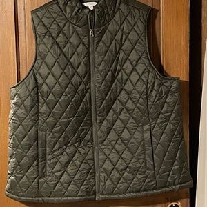 Time and Tru 1x puffer vest